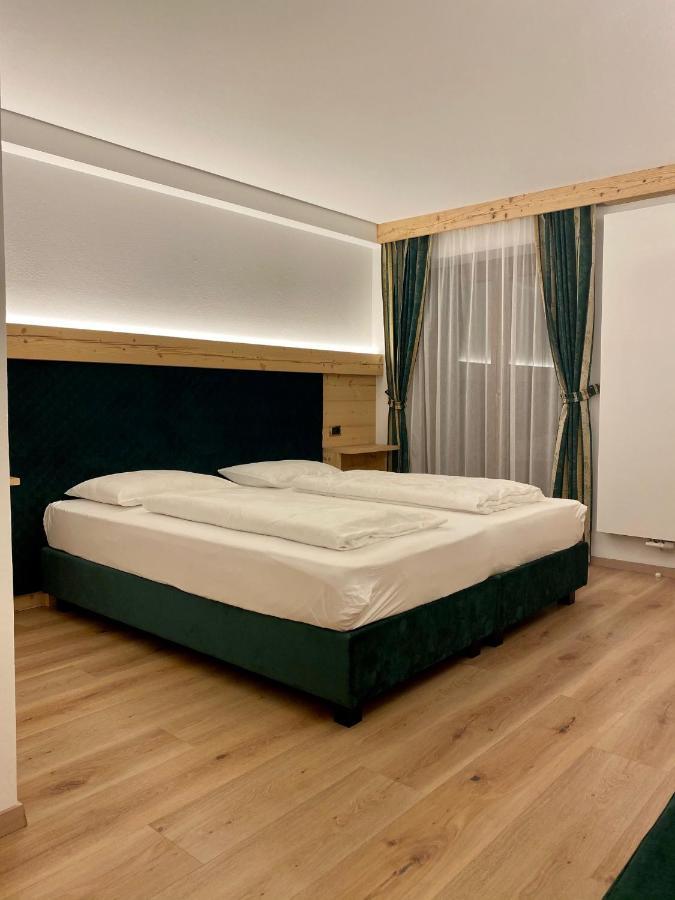 Garni Hotel And Apartments Wildbach Selva di Val Gardena Exteriör bild