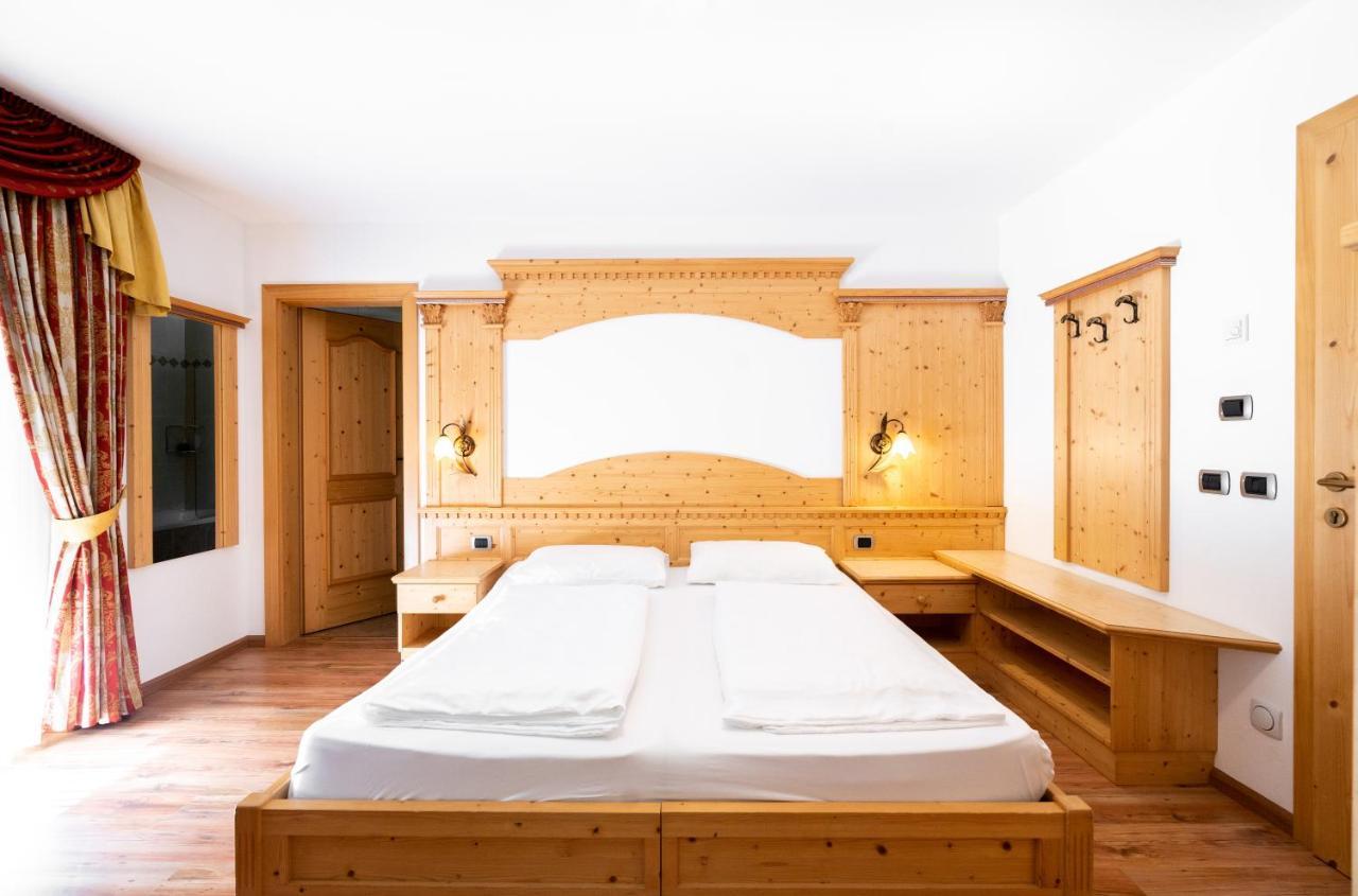Garni Hotel And Apartments Wildbach Selva di Val Gardena Exteriör bild