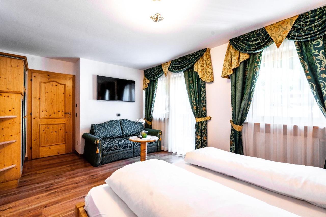 Garni Hotel And Apartments Wildbach Selva di Val Gardena Exteriör bild