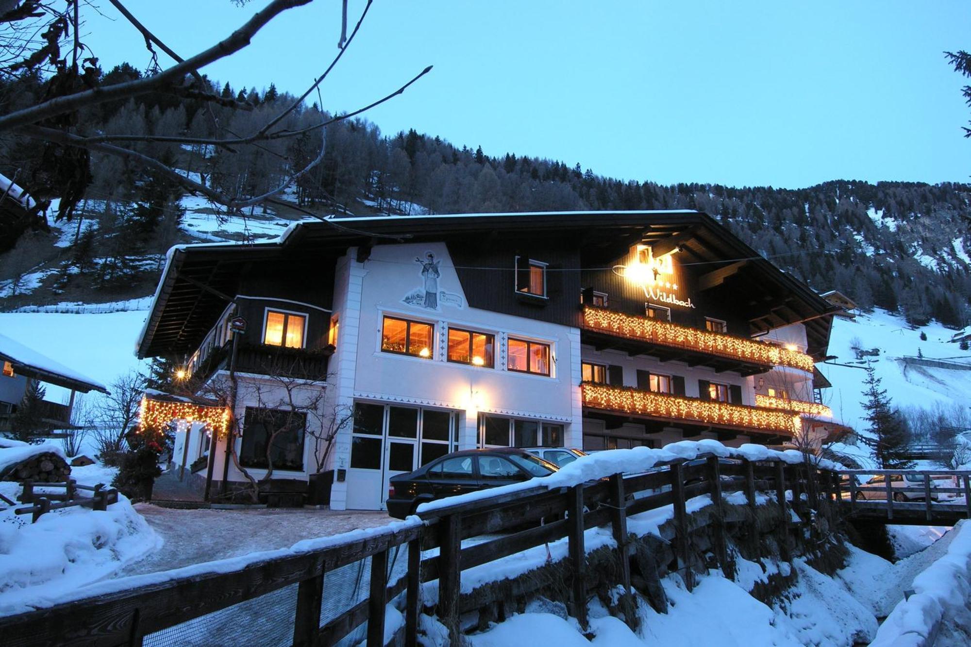 Garni Hotel And Apartments Wildbach Selva di Val Gardena Exteriör bild